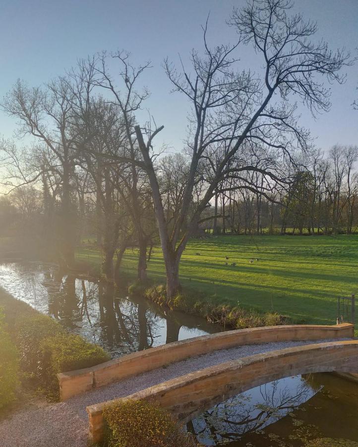 Chateau De La Venerie Denice Bagian luar foto